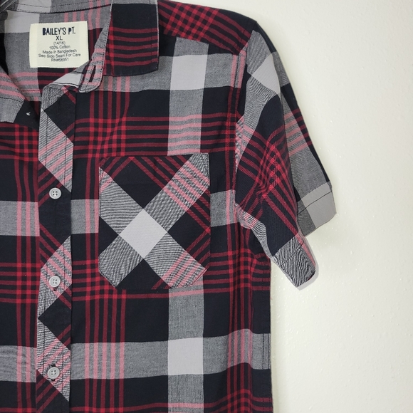 4for$20🤑Bailey's point button down - Picture 2 of 7